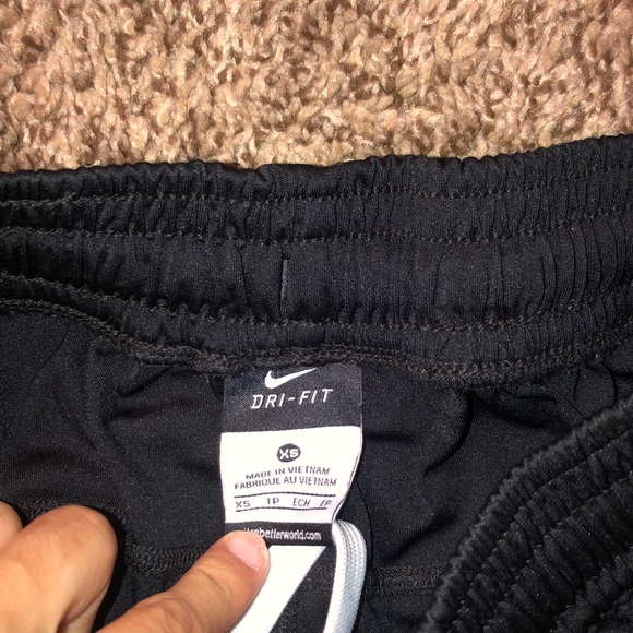 nike shorts - Picture 2 of 2